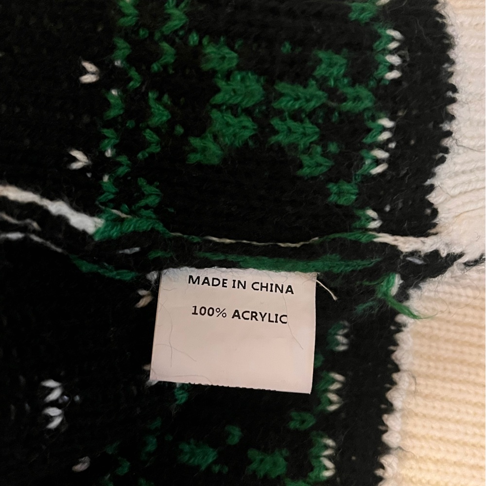Simplee Festive Holiday Season Pullover Sweater, Sz Small, Green & White - Picture 5 of 6